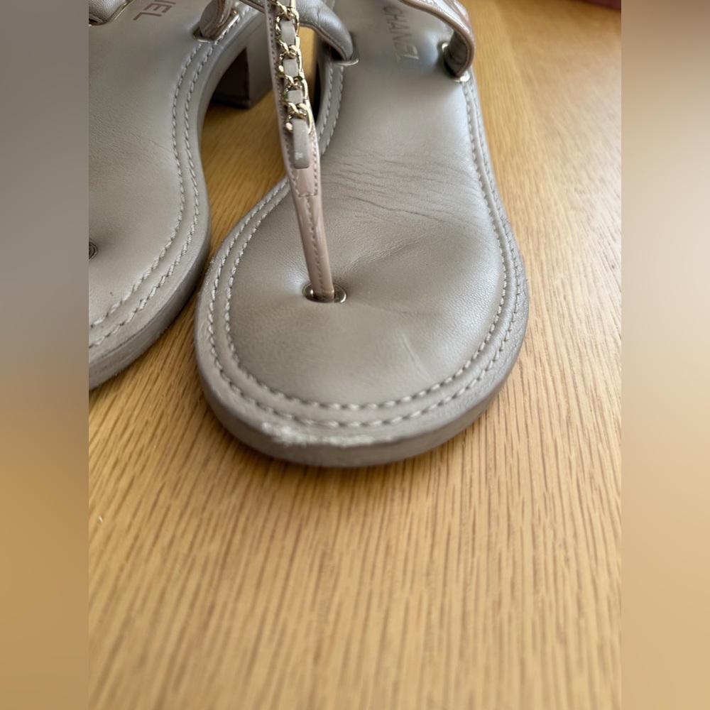 Chanel Patent Leather Thong Sandals – Size 40 - Picture 10 of 13